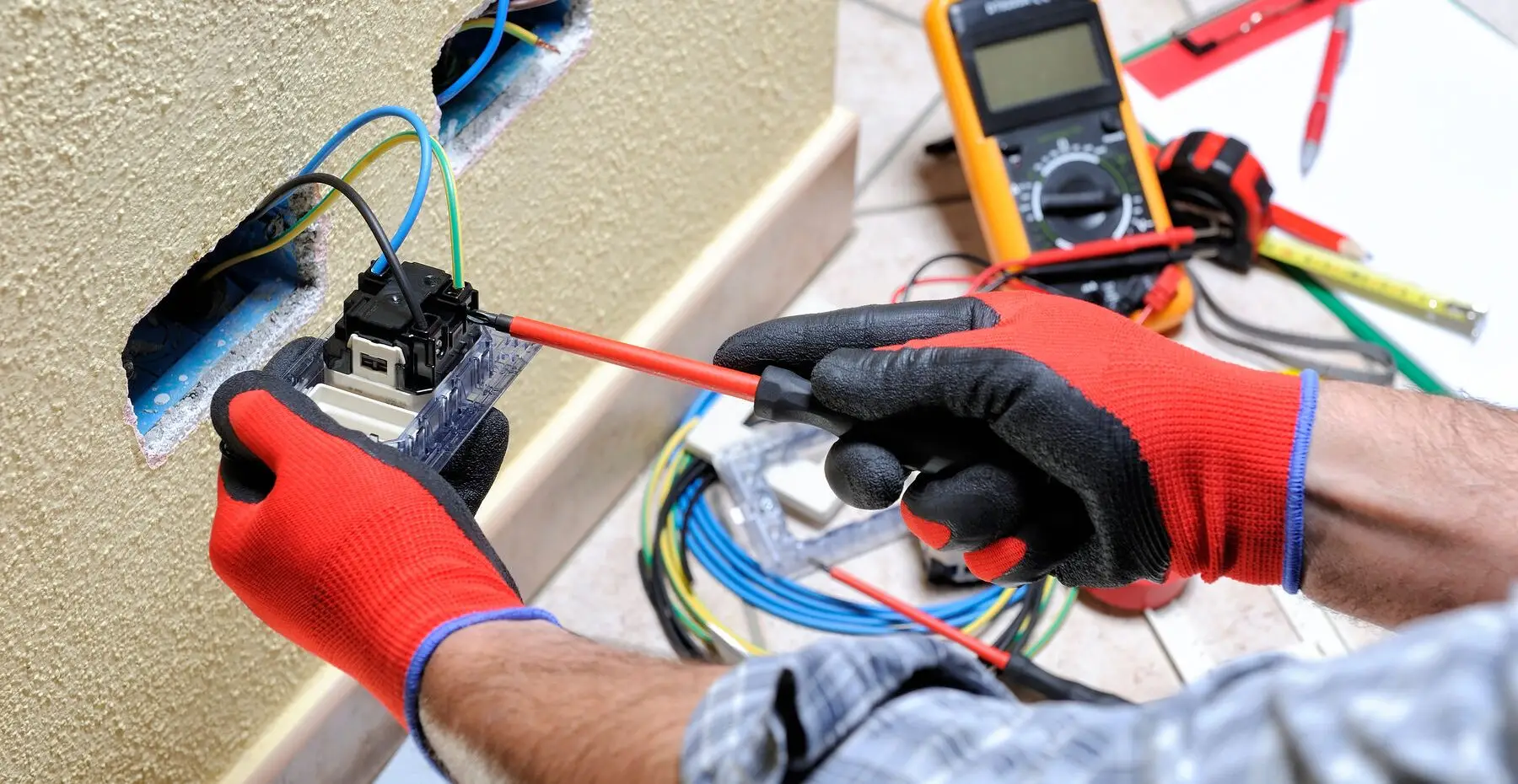 Electrician 2 Electrical DB box repair and breaker upgrade - Kaam Kaar